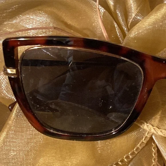 Foster Grant & Co. Ladies Sunglasses - Picture 5 of 8